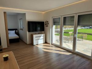 Przytulny apartament z sauną w Biernatkach Dębiecka 15 by Heyrent