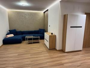 Przytulny apartament z sauną w Biernatkach Dębiecka 15 by Heyrent