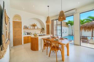 New Villa Veya by Optimum Bali, Ctrl Canggu & 10min to Beach