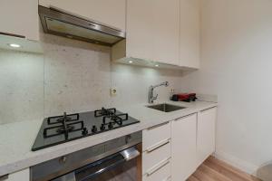 Central Apartment with 3 Bedrooms - Balcony and Elevator