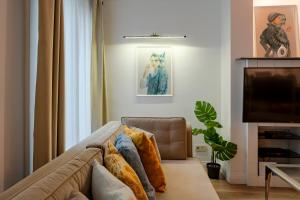 Central Apartment with 3 Bedrooms - Balcony and Elevator