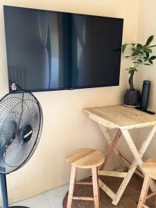 Entire Moons Home near BGC Full Kitchen & Garden view