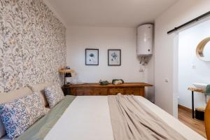 Casa das Flores Funchal - Your Charming Home with Local Secrets