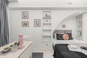 Calea Victoriei Studio near Romanian Athenaeum