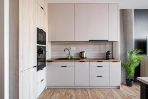 Heweliusza 8 Harmony Apartment by BookingHost