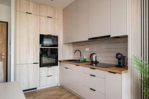 Heweliusza 8 Harmony Apartment by BookingHost