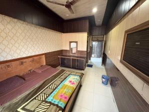 Hotel O Crown Inn