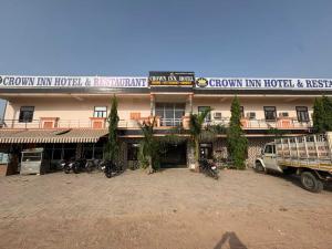 Hotel O Crown Inn