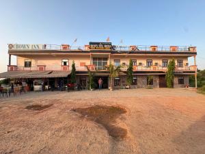 Hotel O Crown Inn