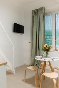 Modern Studio for 4 with easy Old Town Access!