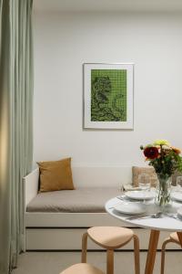 Modern Studio for 4 with easy Old Town Access!