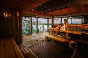 Hotel Golden Lake Resort