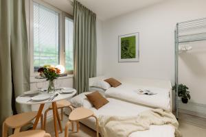 Modern Studio for 4 with easy Old Town Access!