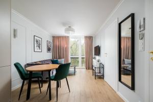 Krochmalna Glamour Apartment by BookingHost