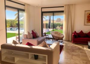 Luxury Villa in La Marsa with Pool