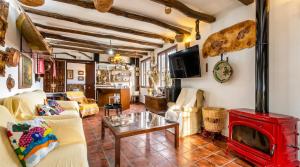 Spacious villa with mountain view and pool in Baza