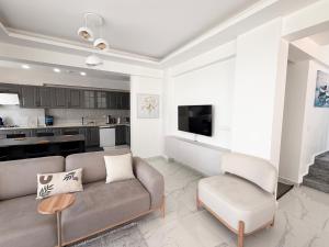 Art Villa Sapanca, Modern Villa with Heated Pool