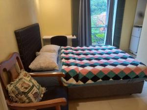 Mi Hábitat Lambaré - Habitaciones con Baño Privado, Cocina y Comedor equipados con electrodomésticos, con Quincho al Aire Libre