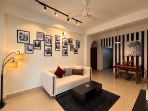 DeAmour, ZooRoad, 5 mins From City Centre Mall