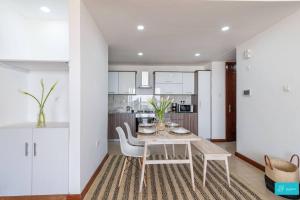 Imagine Luxe Bohemian 2bed by YourHost