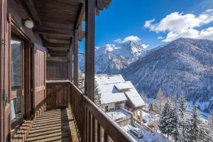 Grange Romantic Retreat Mountain View - Happy Rentals