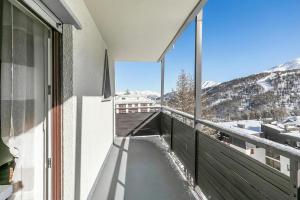 Studio Blue Petit with Mountain Balcony Views - Happy Rentals