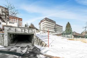 Studio Blue Petit with Mountain Balcony Views - Happy Rentals