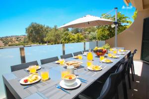Villa Calypso - Moradia Espaçosa com Jacuzzi - Perto da Praia - Wi-Fi Gratuito