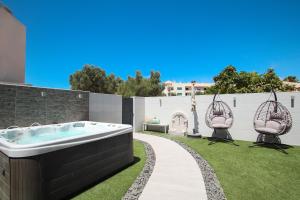 Villa Calypso - Moradia Espaçosa com Jacuzzi - Perto da Praia - Wi-Fi Gratuito