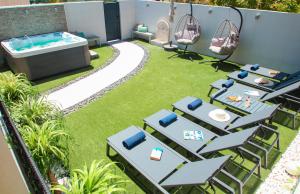 Villa Calypso - Moradia Espaçosa com Jacuzzi - Perto da Praia - Wi-Fi Gratuito