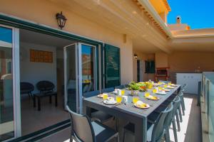 Villa Calypso - Moradia Espaçosa com Jacuzzi - Perto da Praia - Wi-Fi Gratuito