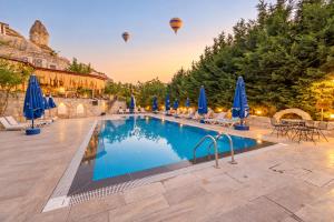 Grand Elite Cave Suites