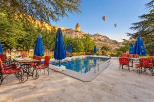 Grand Elite Cave Suites