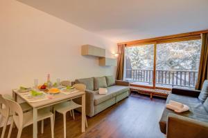 Studio La Finestra Sulle Piste with Balcony and Garage - Happy Rentals