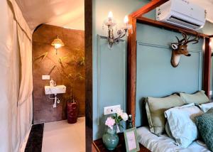 The Hidden Eden : A Misty Jungle Glamping Retreat