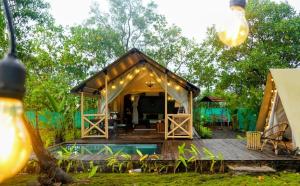 The Hidden Eden : A Misty Jungle Glamping Retreat