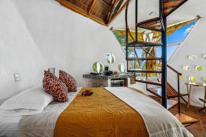 Relaxing apartment with mini pool & high-speed internet - explore local delights