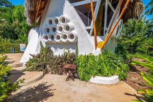 Relaxing apartment with mini pool & high-speed internet - explore local delights