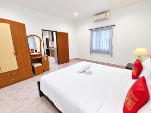 Family Home 2 Bedroom near Nai Harn Beach & Lake
