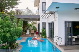 VILLA MINH PHUOC - 6 ROOMS, 7 TOITLETS, NEAR LONG CUNG beach