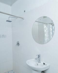 Wamz Apartments And Tours - B