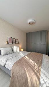 City Center Apartment, Walk to Border