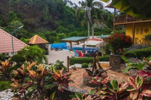 Jarabacoa Villa, Private River, Pool & Jacuzzi