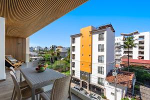 Luxury 2BR Lock-Off | Rooftop Pool | Golden Zone