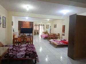 Entire House 2 Floors Free Airport Pickup