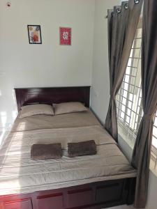 The Cozy Taana Luxe AC Comfort Stay