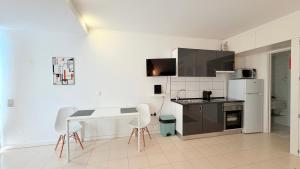 Praia da Rocha, 808 Tarik, Lovely Studio, Sea View, Air Conditioning, Free WI-FI, by IG
