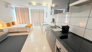 Praia da Rocha, 808 Tarik, Lovely Studio, Sea View, Air Conditioning, Free WI-FI, by IG