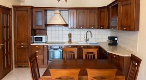 2BR near New Bazaar 2 Baths Sleeps 5