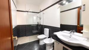 2BR near New Bazaar 2 Baths Sleeps 5